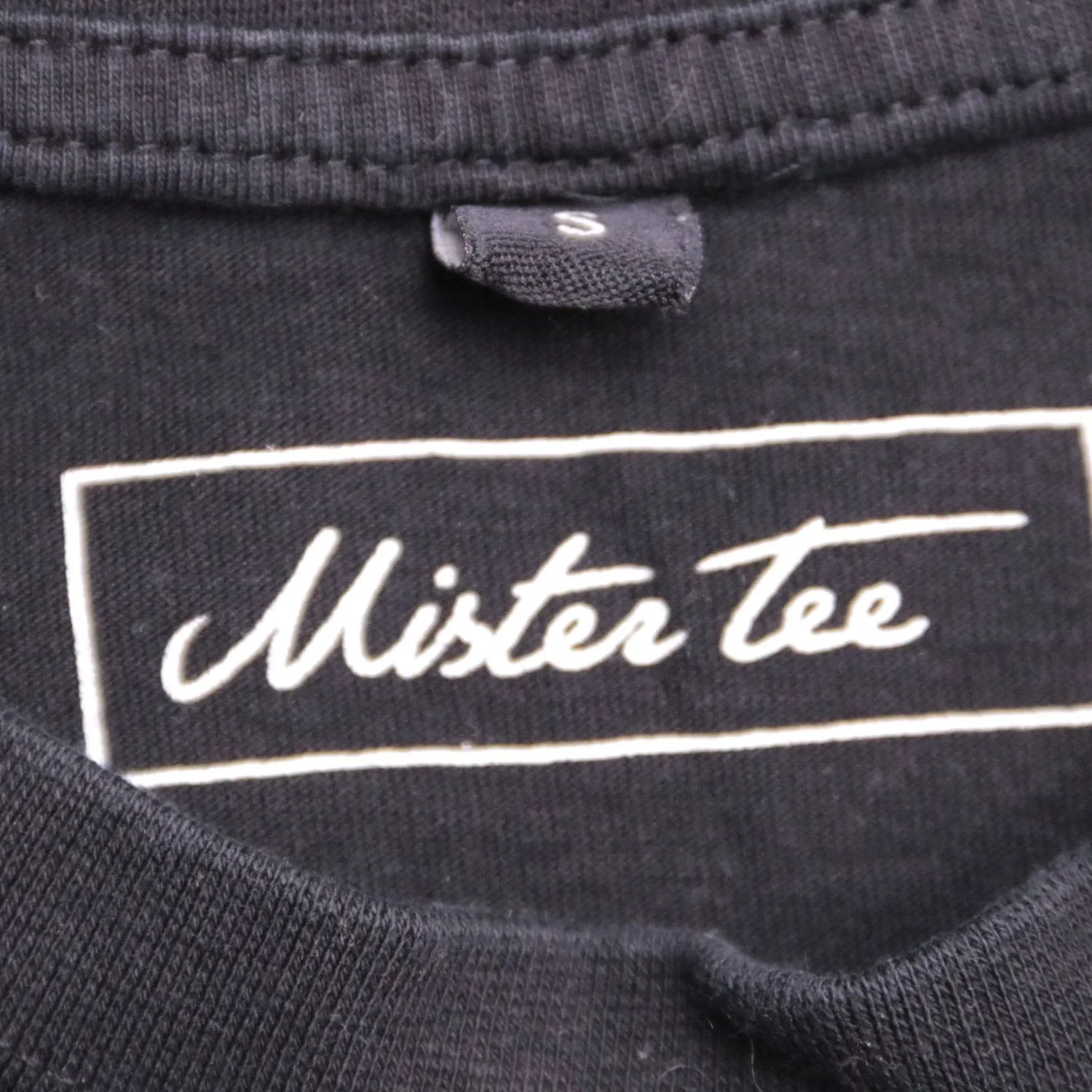 футболка Mister Tee